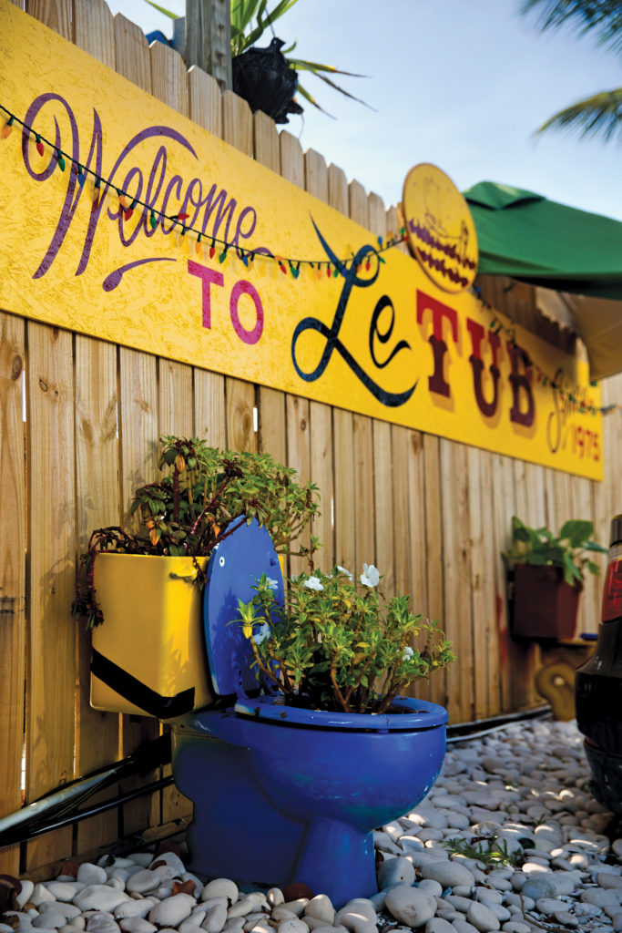 A-Sea-of-Change-Venice-Magazine-The-Le-Tub-Saloon-Hollywood-Beach-Burger