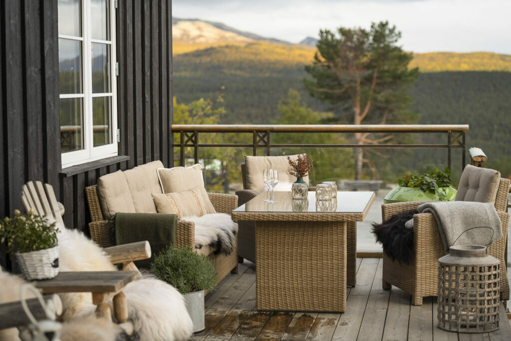 Experience the area’s surrounding nature, while not giving up modern luxuries at the Skåbu Fjellhotell